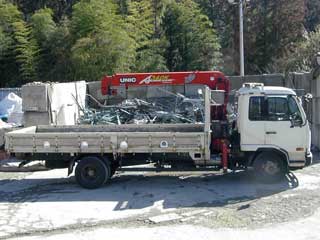 ユニック付４ｔトラック車　１３１０